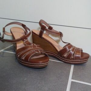 Etienne Aigner Wood Wedge  Vegan Leather Valora Size 9.5